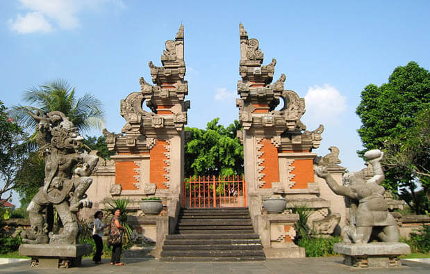 rumah adat bali